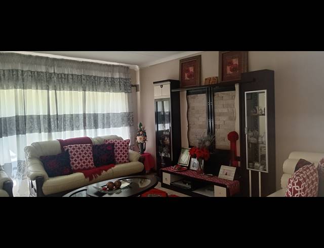3 BEDROOM FREESTANDING FOR SALE IN STILFONTEIN EXT 4